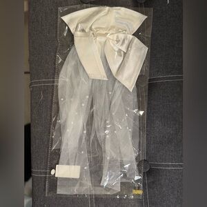 Couture white bow veil